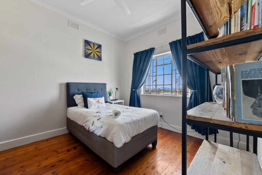 5 Bedroom Property for Sale in Green Point Western Cape